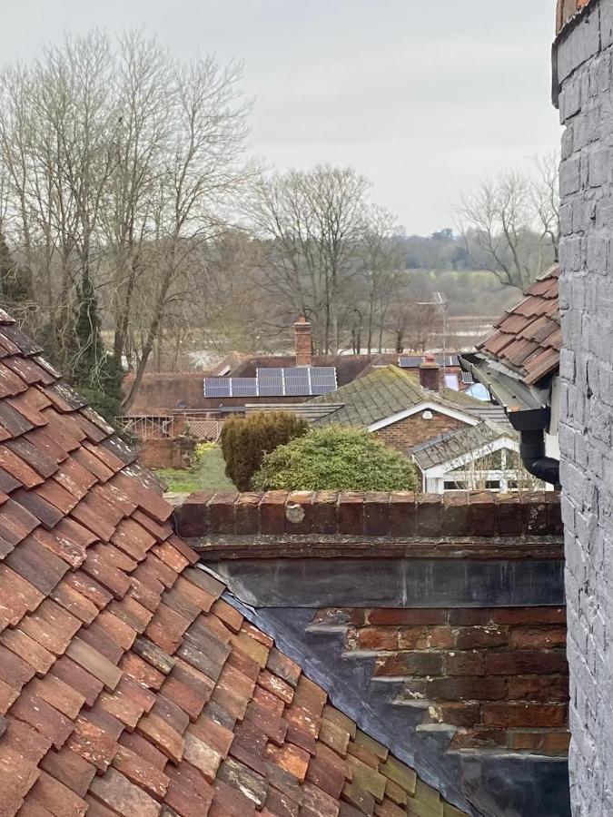 Stunning 2 Bedroom Flat In A Central Location New Alresford Esterno foto