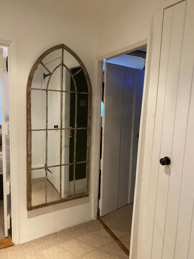 Stunning 2 Bedroom Flat In A Central Location New Alresford Esterno foto