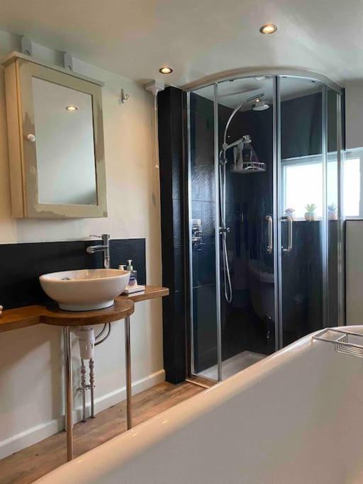 Stunning 2 Bedroom Flat In A Central Location New Alresford Esterno foto